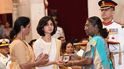 வாரிசு உரிமை விதியில் திருத்தம் கோரும் மறைந்த கேப்டன் அன்ஷுமான் சிங் பெற்றோர்!